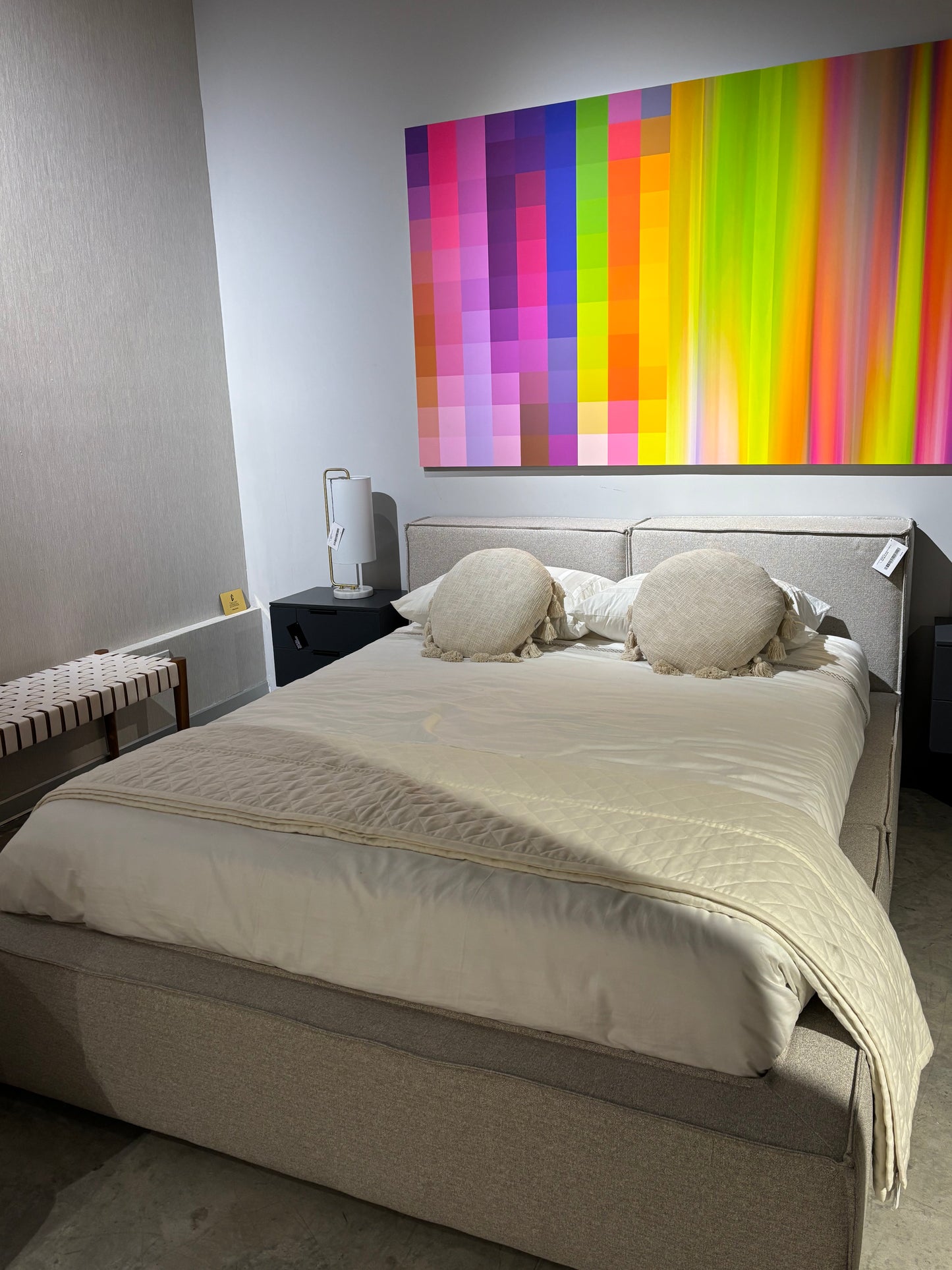 CAMA QUEEN POUFY A-02 SAL